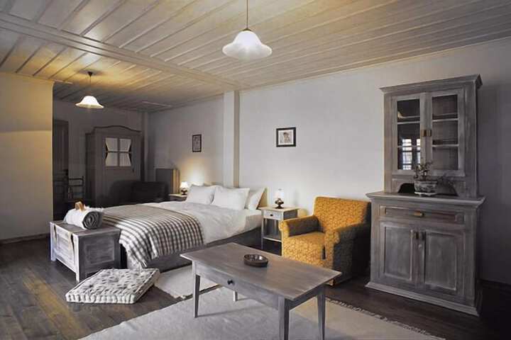 Room 9 of 33