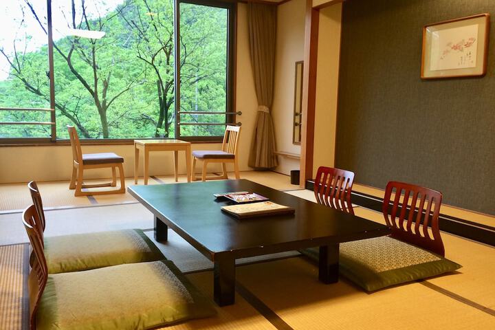 Room 19 of 107