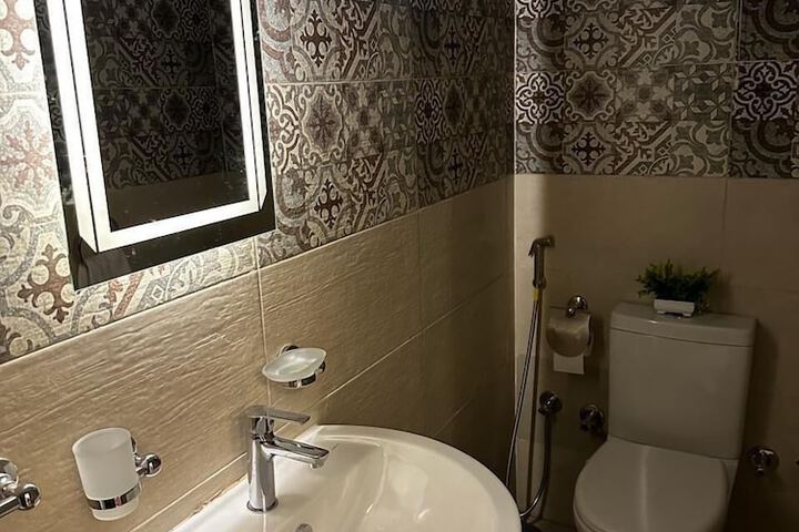 Room 28 of 37