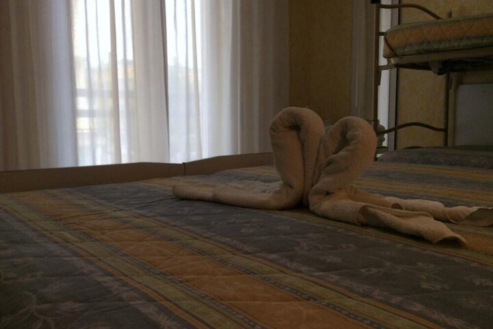Room 11 of 34
