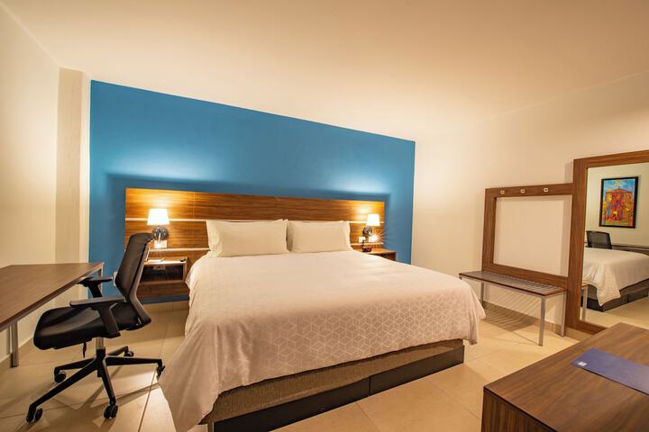 Room 7 of 60