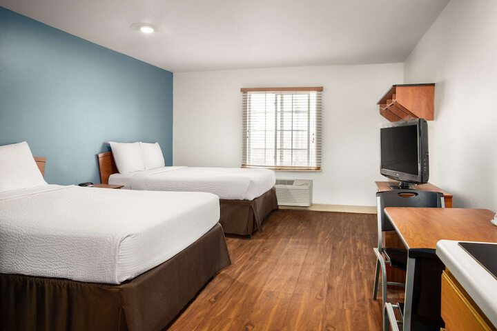 Double Accessible Queen Size Bed (6 of 9)