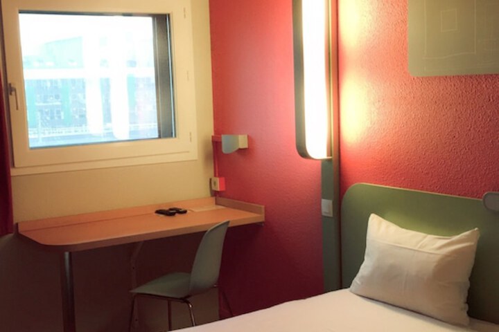 Room 9 of 39