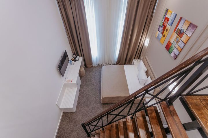 Room 15 of 37