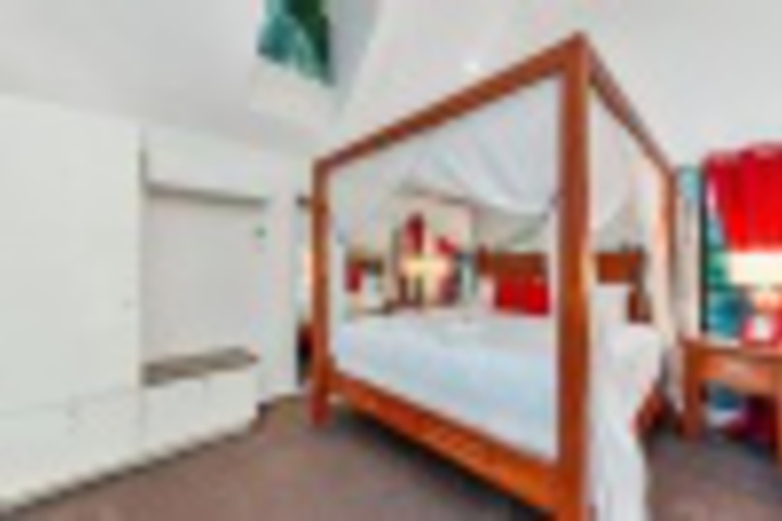 Room 52 of 180