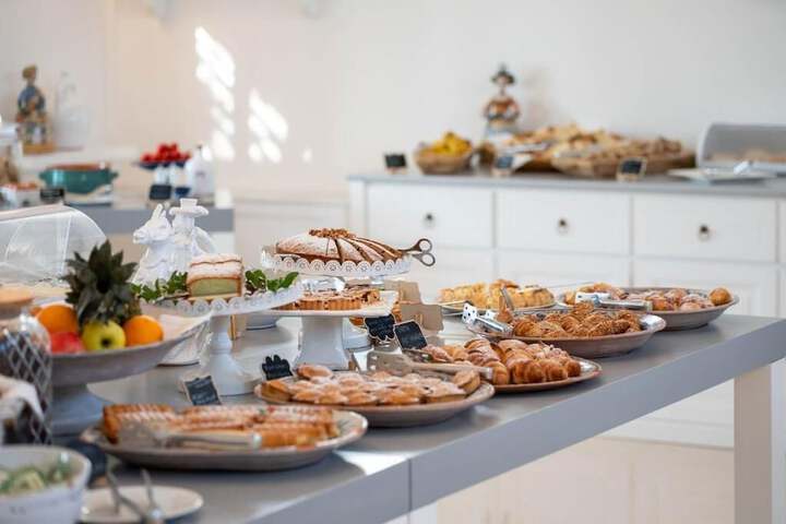 Breakfast/Coffee Service 106 of 166