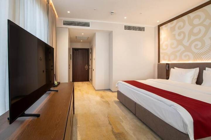 Room 28 of 93