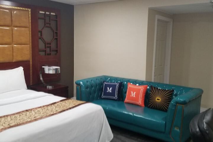 Room 14 of 30
