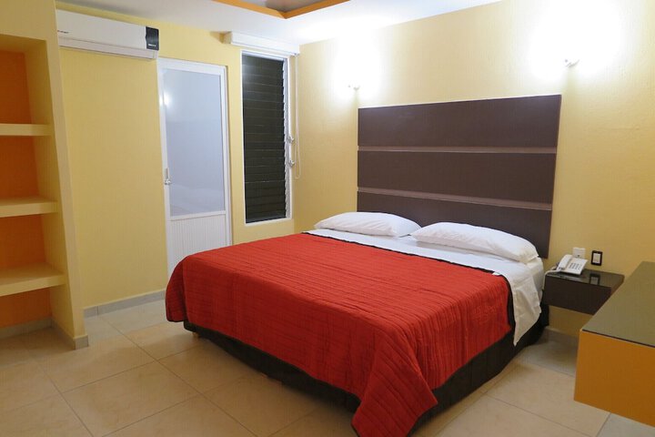 Room 4 of 16