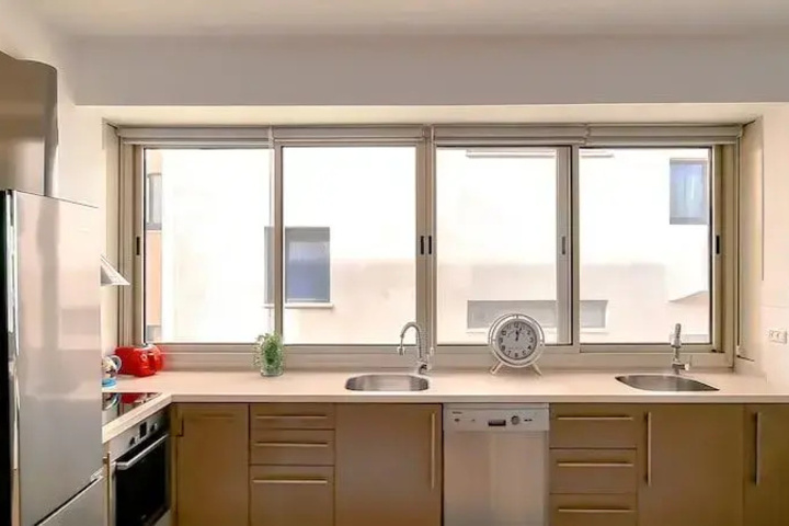 Room 3 of 8