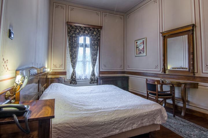 Room 19 of 79