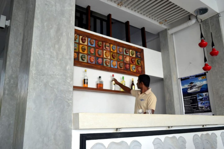 Lounge 104 of 139