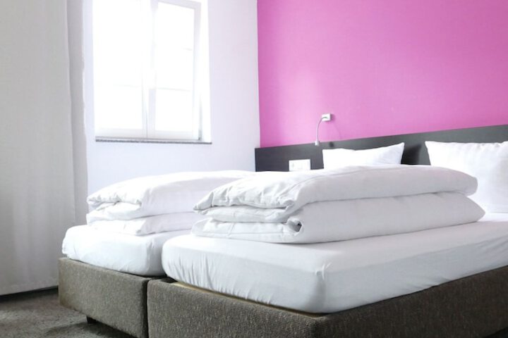 Room 6 of 32