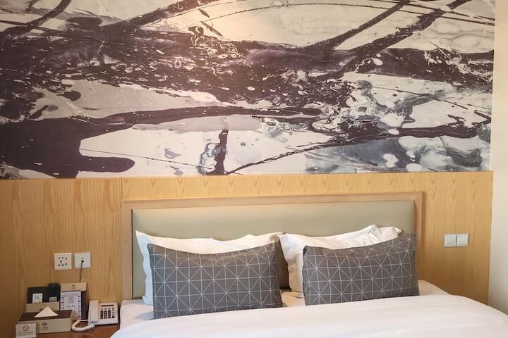 Room 8 of 53