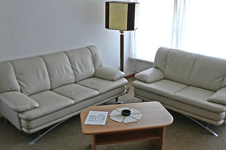 Room 12 of 27
