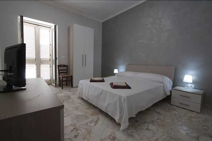Room 2 of 8