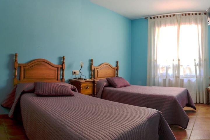 Room 6 of 34