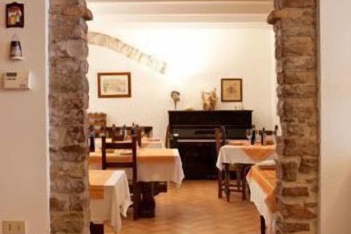 Dining 37 of 68