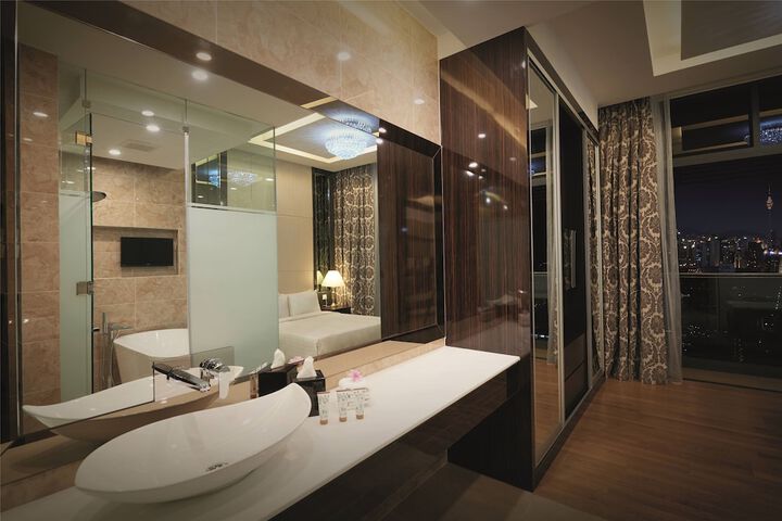 Room 15 of 49
