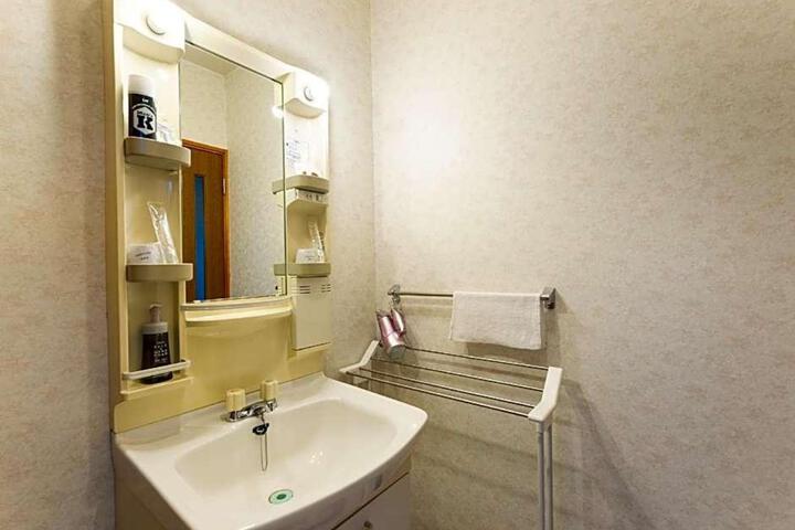 Room 2 of 26