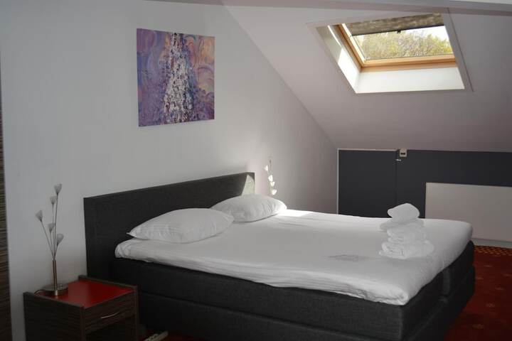 Room 21 of 48