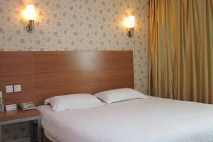 Room 5 of 12
