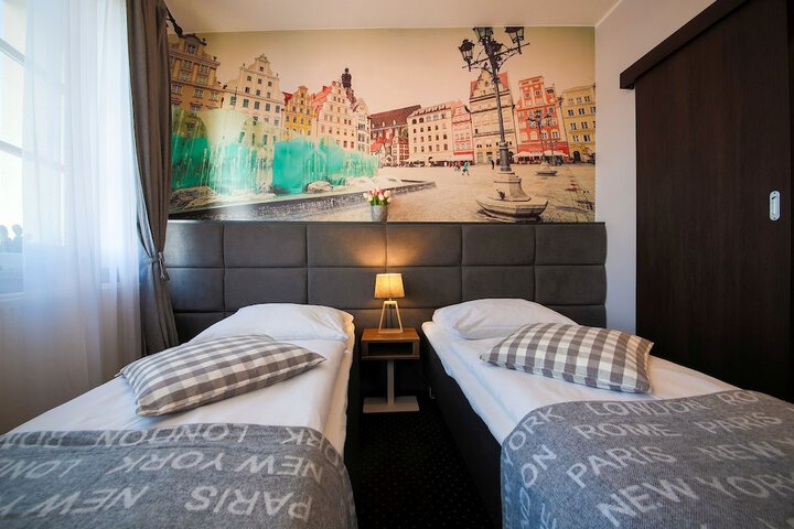 Room 44 of 66