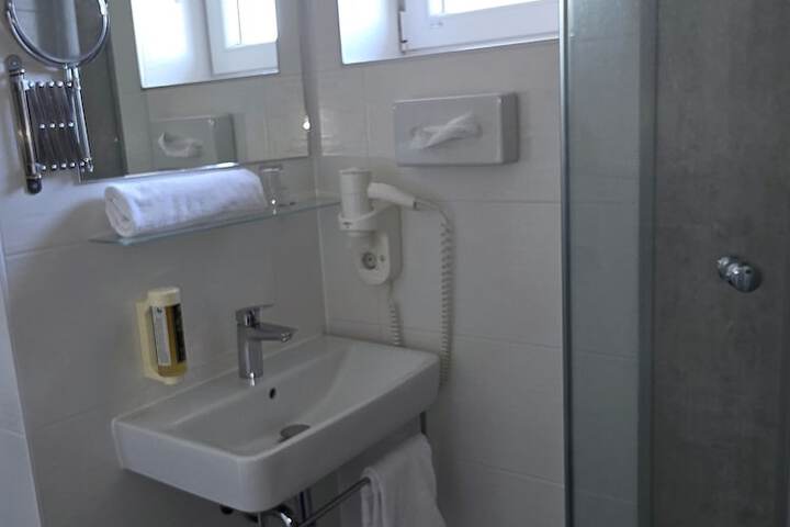 Room 33 of 56