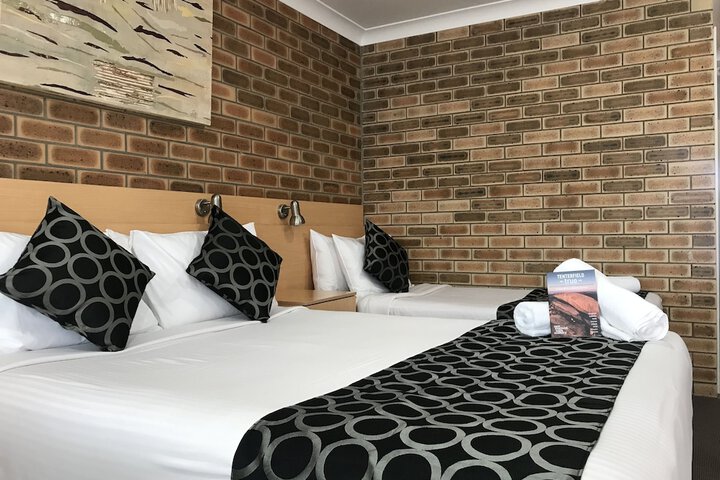 Room 102 of 152
