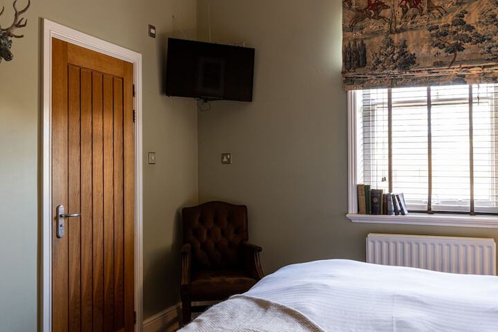 Room 11 of 27