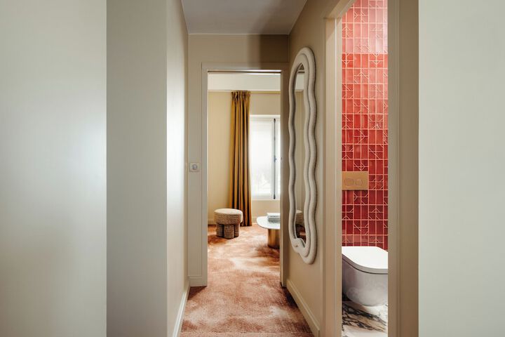 Room 11 of 30