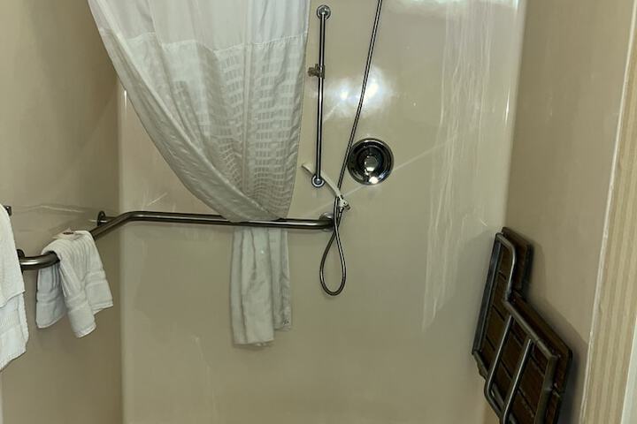 Room 16 of 27