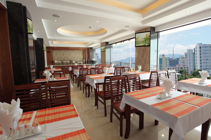 Dining Photos