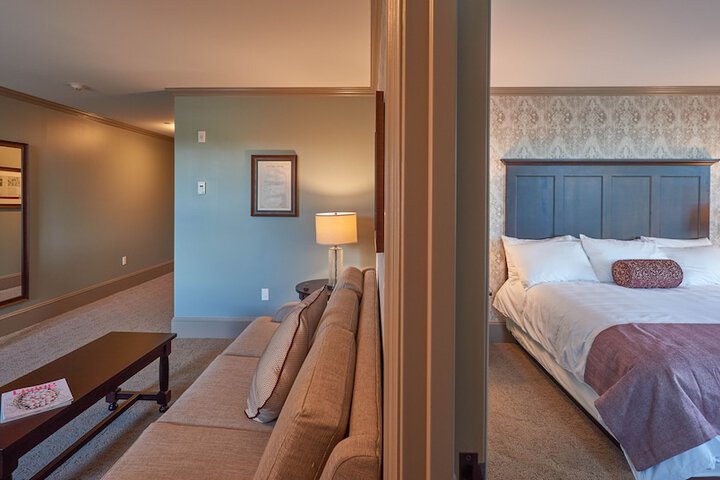 Premier King Bed Hill View (26 of 30)
