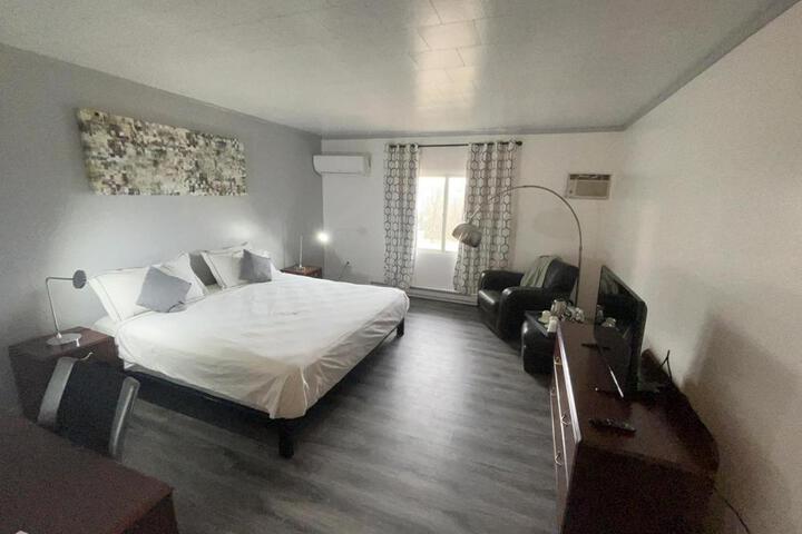 House Double Bed (2 of 7)