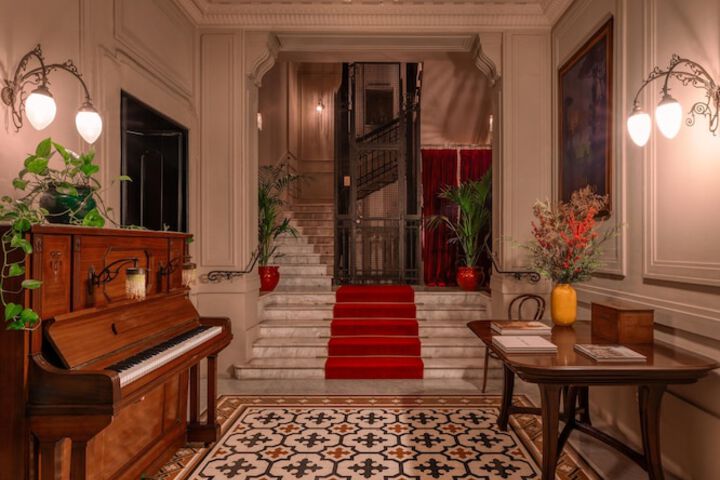 Ballroom/Hall 160 of 181
