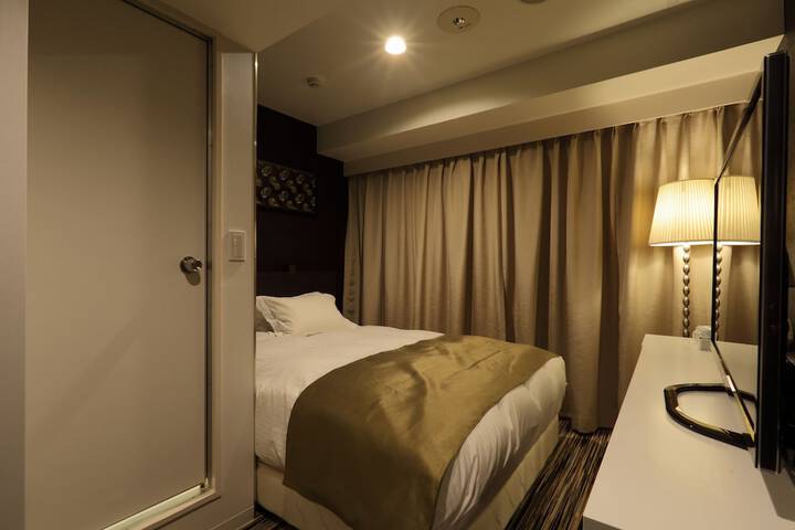Room 7 of 74