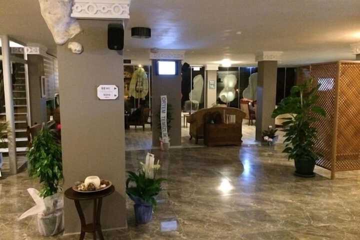 Hotel Interior 2 of 39