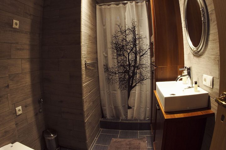 Room 11 of 12