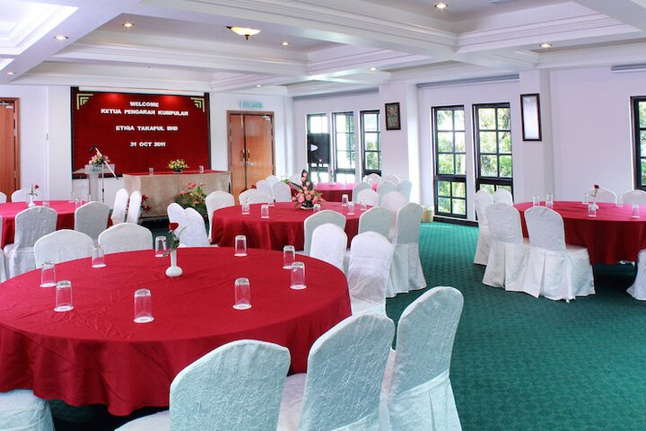Ballroom/Hall 54 of 58