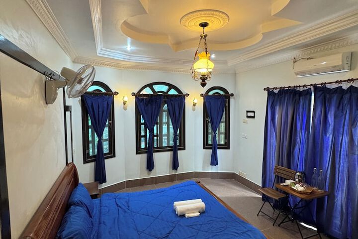 Room 10 of 36