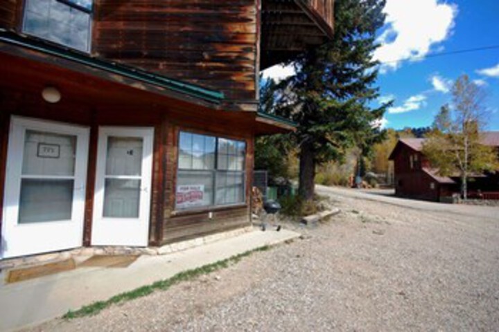 Image of Riverbendtownhouse_01
