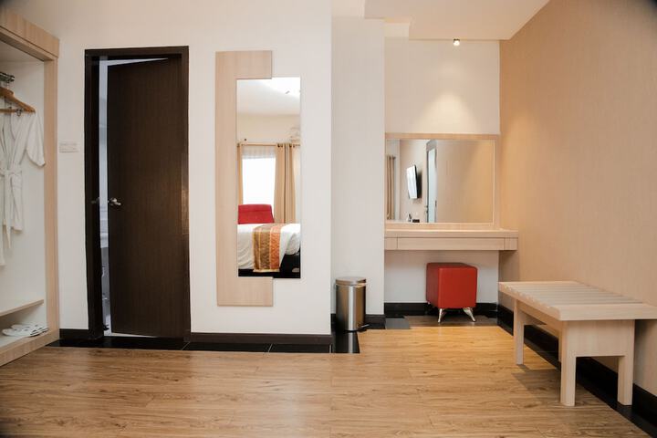 Room 8 of 34