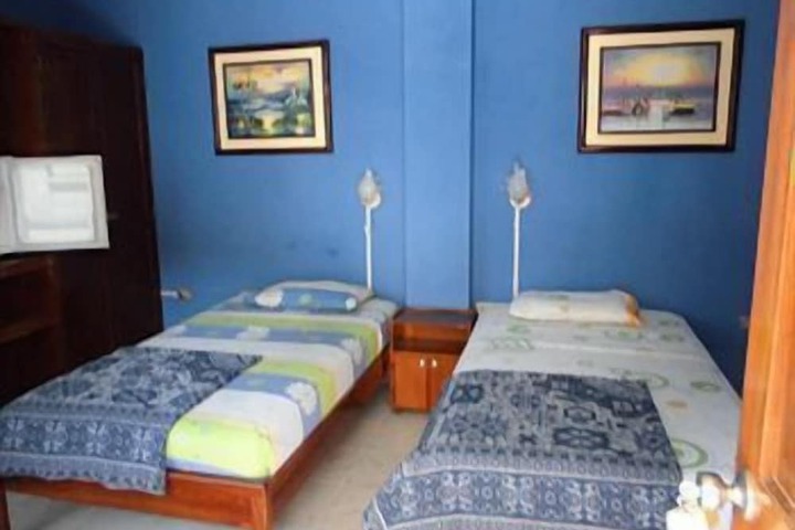 Room 5 of 10