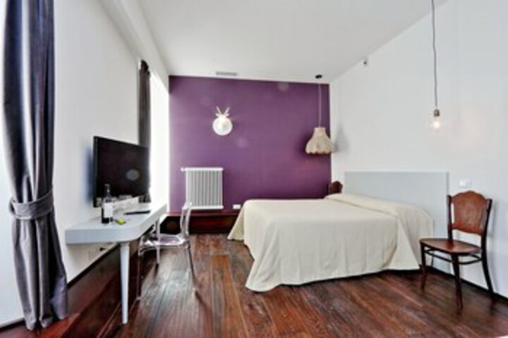 Room 27 of 34