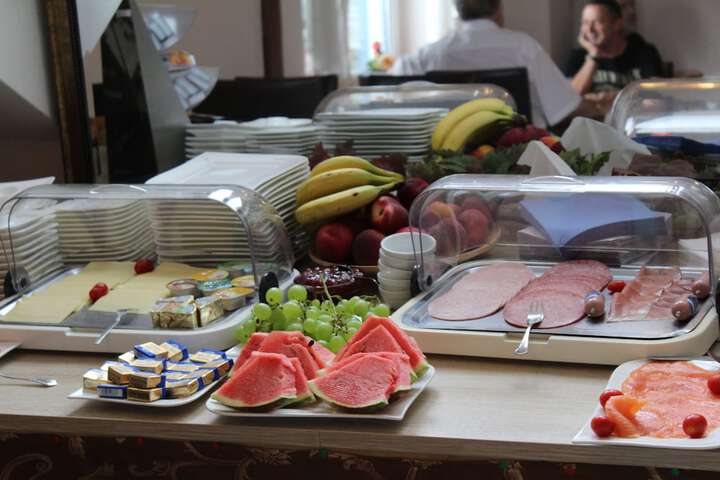 Dining 55 of 68