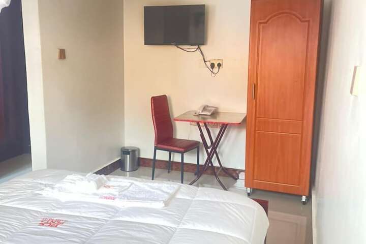 Room 2 of 2