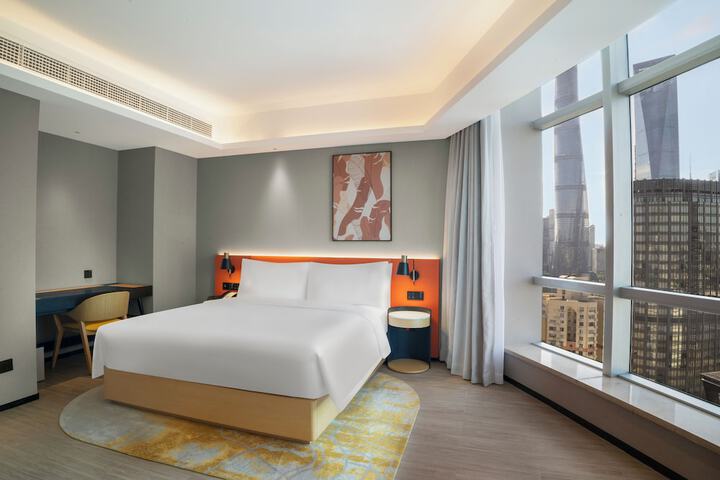 Room 32 of 67