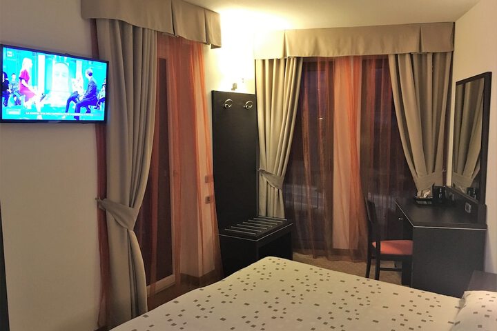 Room 11 of 69