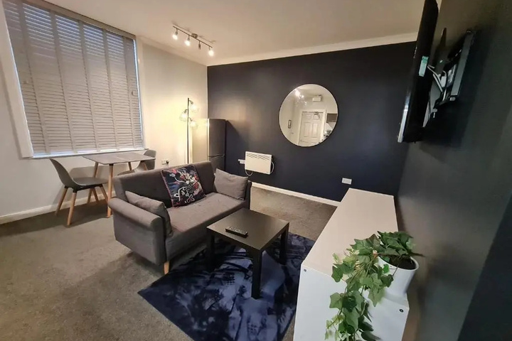 Room 10 of 17